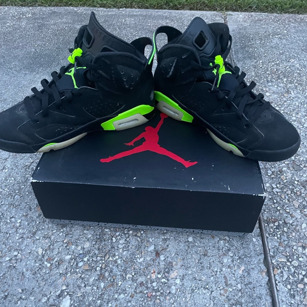 Air jordan 6 electric green/ used/ good condition box